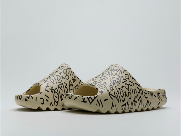 Yeezy Slide Graffiti Fw6345-1 - Image 4