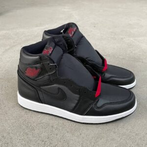 Air Jordan 1 High Black Satin 555088-060 - Image 2