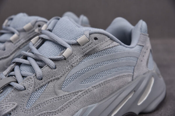 Adidas Yeezy Boost 700 V2 Hospital Blue Fv8424 - Image 3