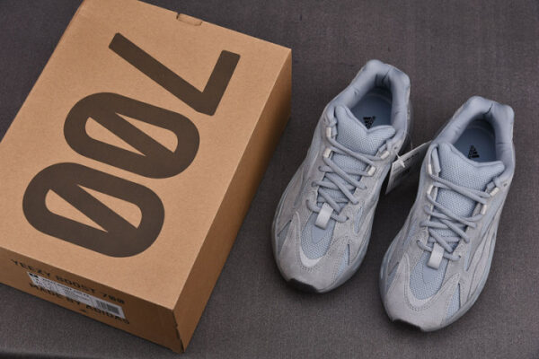 Adidas Yeezy Boost 700 V2 Hospital Blue Fv8424 - Image 4