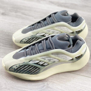 Yeezy 700 V3 Fade Salt Id1674 - Image 5